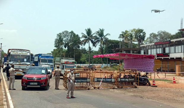 ಜಿಲ್ಲಾಡಳಿತ‌ ಮಾರ್ಗಸೂಚಿ ನಿರ್ಲಕ್ಷಿಸಿದ ಅಂಗಡಿ ಮುಚ್ಚಿಸಿದ ಪೊಲೀಸರು