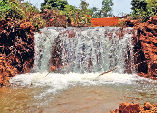 ದಬ್ಬೆಕಟ್ಟೆ: ಗ್ರಾಮಕ್ಕೆ ಹರಿದು ಬಂತು ವಾರಾಹಿ ಕಾಲುವೆ ನೀರು