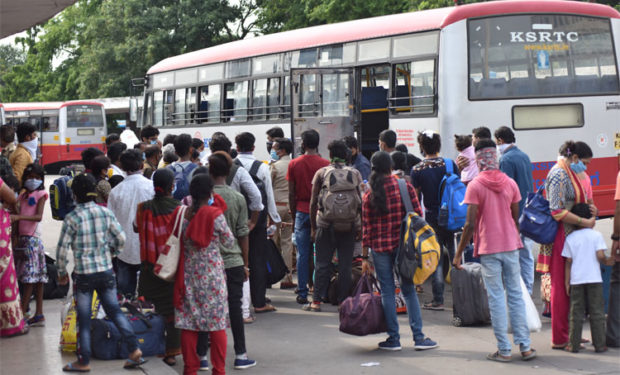 ಲಕ್ಷಾಂತರ ವಲಸೆ ಕಾರ್ಮಿಕರ ನಿರ್ಗಮನ