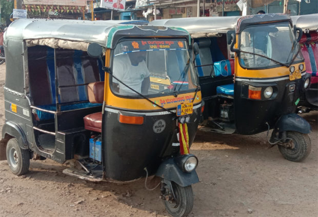 ಅರ್ಜಿ ಸಲ್ಲಿಸಲು ಆಟೋ-ಟ್ಯಾಕ್ಸಿ ಚಾಲಕರ ಪರದಾಟ