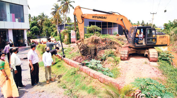 ಜಪ್ಪಿನಮೊಗರು: ಮುಂದುವರಿದ ರಾಜಕಾಲುವೆ ಒತ್ತುವರಿ ತೆರವು