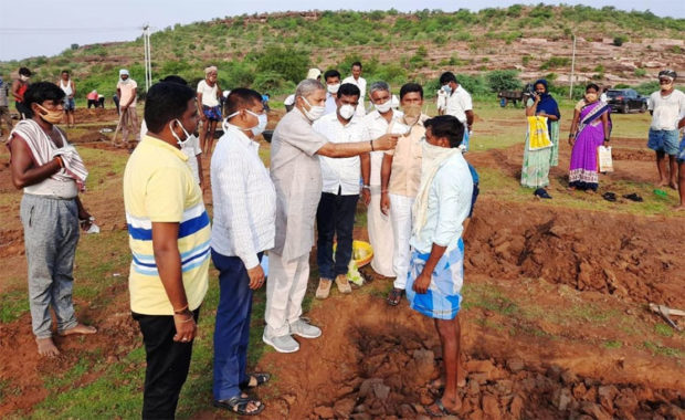 ಬೀಳಗಿ ಕೆರೆ ಹೂಳೆತ್ತುವ ಕಾಮಗಾರಿಗೆ ಚಾಲನೆ