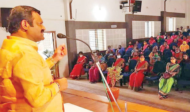 ಕೋವಿಡ್ ಸಂಕಷ್ಟಕ್ಕೆ ಶಾಸಕ ಮುನೇನಕೊಪ್ಪ ಮುತುವರ್ಜಿ