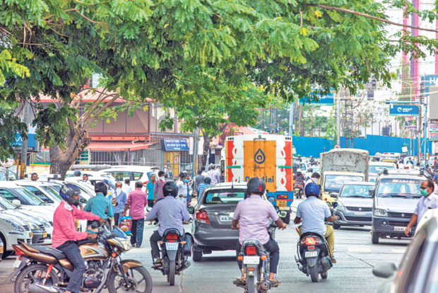 ಜಿಲ್ಲೆಯಲ್ಲಿ ವಾಣಿಜ್ಯ ಚಟುವಟಿಕೆ ಶುರು