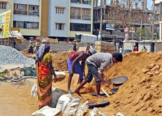 ಕಟ್ಟಡ ಕಾರ್ಮಿಕರಿಗೆ ಪರಿಹಾರ ಧನ ವಿತರಣೆ