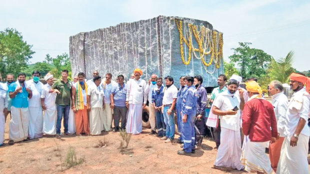 ಮಹಾಕಾಲೇಶ್ವರನ ವಿಗ್ರಹಕ್ಕಾಗಿ ಬೃಹತ್‌ ಏಕಶಿಲೆ ಆಗಮನ