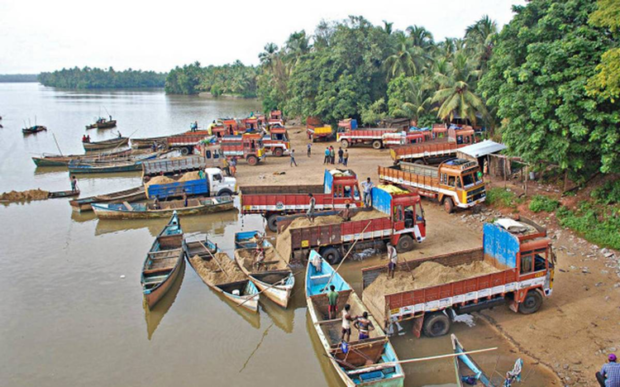 ಮಳೆಗಾಲ ಸಮೀಪಿಸಿದರೂ ಮುಗಿಯದ ಮರಳು ಗೋಳು