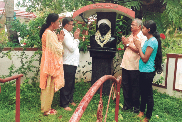 ತಂದೆಯ ಪುತ್ಥಳಿಗೆ ನಿತ್ಯ ಪೂಜೆ! ಕಟಪಾಡಿಯಲ್ಲೊಬ್ಬ ಪುತ್ರನ ಪಿತೃಪ್ರೇಮ