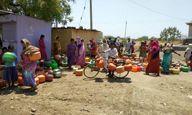 ನೀರಿಗೆ ಮೈಲುಗಟ್ಟಲೇ ಅಲೆದಾಟ