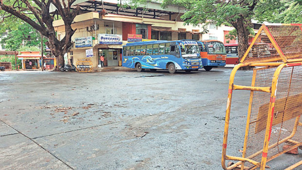 ಬಸ್‌ಗಳಿದ್ದರೂ ಜನರಿಲ್ಲ, ಜನರಿದ್ದೆಡೆ ಬಸ್‌ಗಳಿಲ್ಲ