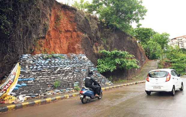 ಬಿಜೈ ಬಟ್ಟಗುಡ್ಡ ಬಳಿ ಗುಡ್ಡ ಕುಸಿತ