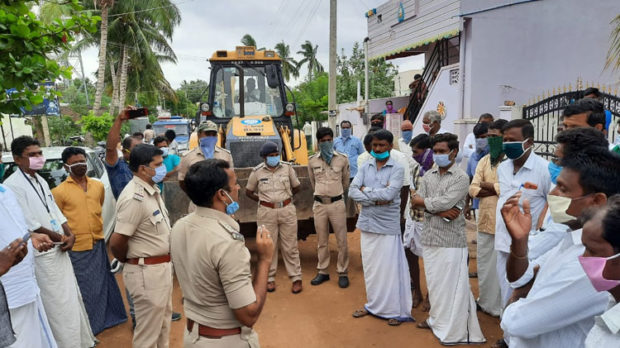 ಕೋವಿಡ್19 ನಿಂದ ಸಾವನ್ನಪ್ಪಿದ ಮಹಿಳೆ ಅಂತ್ಯ ಸಂಸ್ಕಾರ ಮಾಡಲು ಗ್ರಾಮಸ್ಥರ ವಿರೋಧ