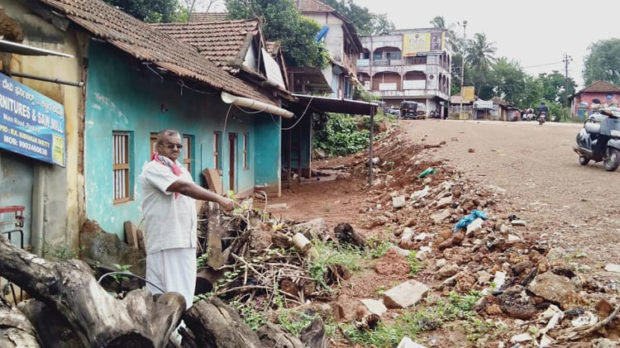 ಅರ್ಧಕ್ಕೆ ನಿಂತ ಪರ್ಕಳ ರಾ. ಹೆದ್ದಾರಿ ಕಾಮಗಾರಿ: ಅಂಗಡಿ, ಮನೆಯೊಳಗೆ ಕೆಸರು ನೀರು