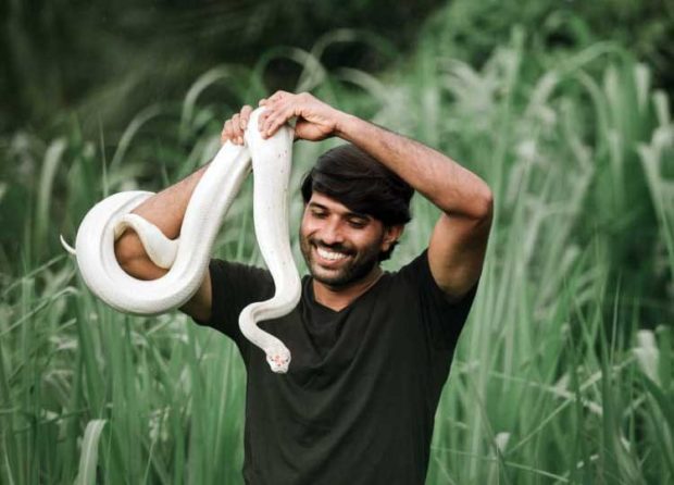 ಕಾವಳಕಟ್ಟೆ: ಬಿಳಿ ಬಣ್ಣದ ಅಪರೂಪದ ಹೆಬ್ಬಾವು ಪತ್ತೆ