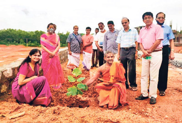 ಪಾಜಕ : ಆನಂದತೀರ್ಥ ಶಾಲೆಗೆ ಪೇಜಾವರ ಶ್ರೀ ಭೇಟಿ