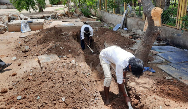 ಕುಡಿಯುವ ನೀರಿನ‌ ಟ್ಯಾಂಕ್ ಪಕ್ಕದಲ್ಲಿ ಶೌಚಾಲಯ ನಿರ್ಮಾಣಕ್ಕೆ ಜನತೆ ಆಕ್ಷೇಪ