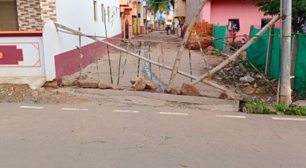 ಔಷಧಿ ಸಿಗದೇ ಸುಳೇಭಾವಿಯಲ್ಲಿ ಕೋವಿಡ್ ಸೋಂಕಿತ ಯುವಕನ ತಾಯಿಯ ಪರದಾಟ