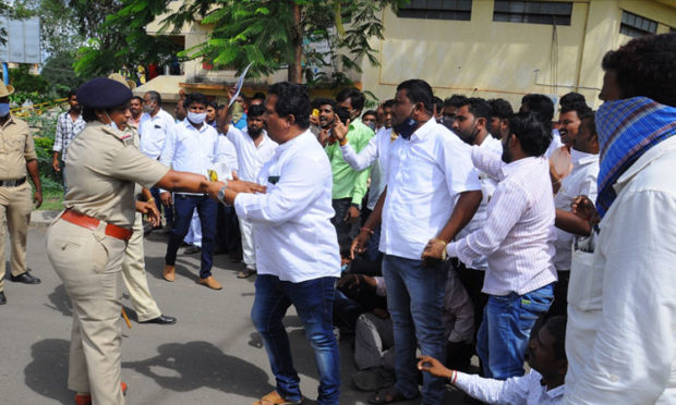 ಪಕ್ಷಾಂತರಿ ಸದಸ್ಯರ ವಿರುದ್ಧ ಕಾರ್ಯಕರ್ತರ ಆಕ್ರೋಶ