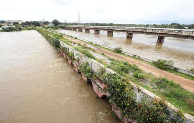 ವಿವಿಧ ಜಿಲ್ಲೆಗಳಲ್ಲಿ ಮುಂದುವರಿದ ಮಳೆ