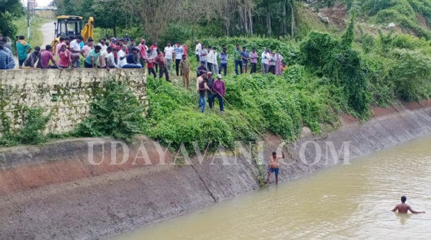 ಭದ್ರಾ ನಾಲೆಗೆ ಬಿದ್ದ ಬೊಲೆರೋ ಕಾರು: ಪತಿ ಪಾರು, ಪತ್ನಿ ನೀರುಪಾಲು