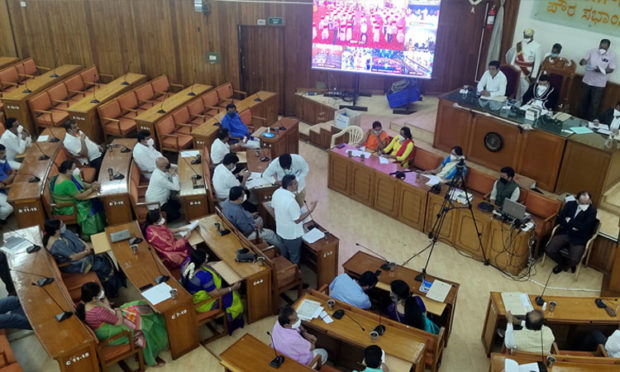 ಸುಲಿಗೆಗೆ ನಿಂತ ಆಸ್ಪತ್ರೆ ಗಳ ವಿರುದ ಆಕ್ರೋಶ