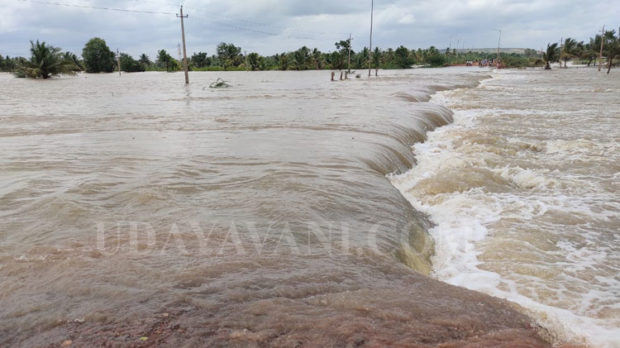 ಮಲಪ್ರಭಾ ಪ್ರವಾಹ: ಹುಬ್ಬಳ್ಳಿ- ಸೊಲ್ಲಾಪುರ ಹೆದ್ದಾರಿ ಬಂದ್, ರಾಷ್ಡ್ರೀಯ ಹೆದ್ದಾರಿ ಮುಳುಗಡೆ