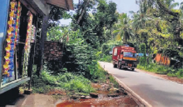 ಬಸ್ರೂರು ಬಸ್‌ ನಿಲ್ದಾಣ ಸಮೀಪ ಅಪಾಯಕಾರಿ ತಿರುವು