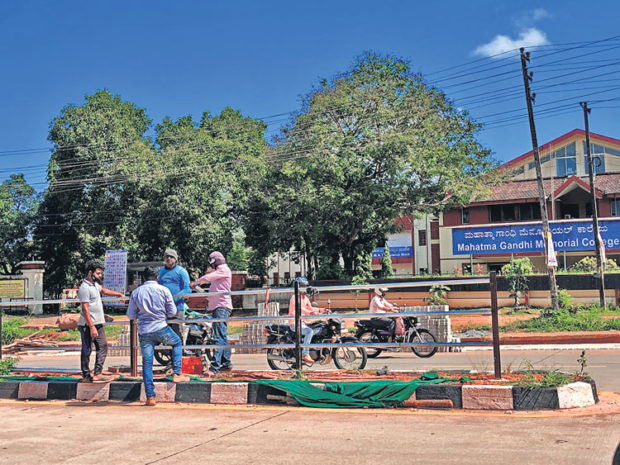 ಕುಂಜಿಬೆಟ್ಟು ಪರಿಸರ ರಸ್ತೆ ದಾಟಲು ಸಮಸ್ಯೆ; ಮೇಲ್ಸೇತುವೆ ನಿರ್ಮಾಣಕ್ಕೆ ಹೆಚ್ಚಿದ ಬೇಡಿಕೆ