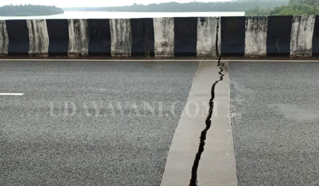 ಬಿರುಕು ಬಿಟ್ಟ ಬೈಂದೂರು -ಕುಂದಾಪುರ ರಾಷ್ಟ್ರೀಯ ಹೆದ್ದಾರಿ 66ರ ಅರಾಟೆ ಹೊಸ ಸೇತುವೆ: ಸಂಚಾರ ಸ್ಥಗಿತ