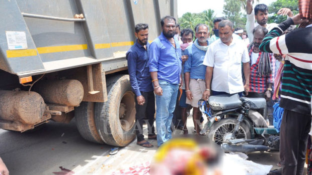 ಟಿಪ್ಪರ್ ಹರಿದು ತಾಯಿ, ಮಗು ದುರ್ಮರಣ: ಪವಾಡಸದೃಶ ರೀತಿಯಲ್ಲಿ ಪಾರಾದ ಪತಿ