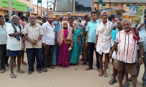 ಗೊಬ್ಬರಕ್ಕಾಗಿ ಬೀದಿಗಿಳಿದ ಅನ್ನದಾತರು