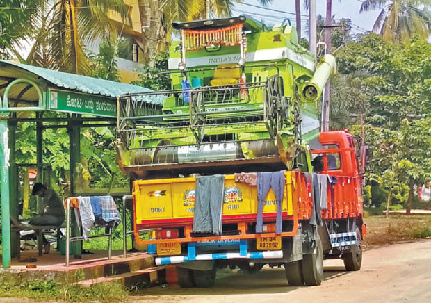 ಹೊರ ಜಿಲ್ಲೆಯ ಕಟಾವು ಯಂತ್ರಗಳ ಆಗಮನಕ್ಕೆ ಹಿನ್ನಡೆ