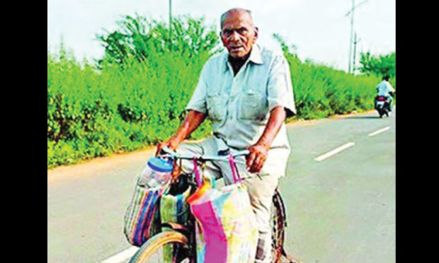 ಕೋವಿಡ್ ಭಯ ಲೆಕ್ಕಿಸದ 87ರ ಡಾಕ್ಟರ್‌!