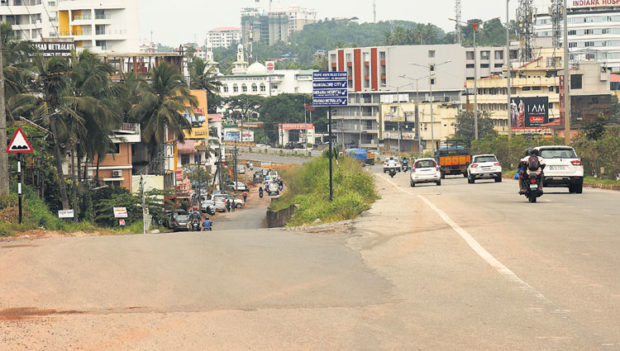 ಅಪಾಯಕಾರಿ ತಿರುವು; ಎಚ್ಚರ ತಪ್ಪಿದರೆ ಅಪಘಾತ ಖಚಿತ!