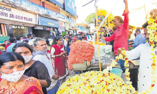 ಕಳೆಗಟ್ಟಿದ ಹಬ್ಬದ ಸಂಭ್ರಮ