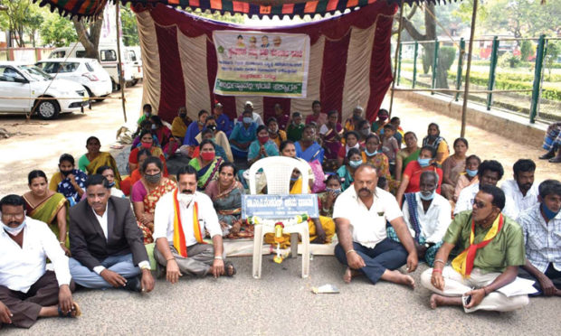 ನಿವೇಶನ ಮಂಜೂರು ಮಾಡಿ