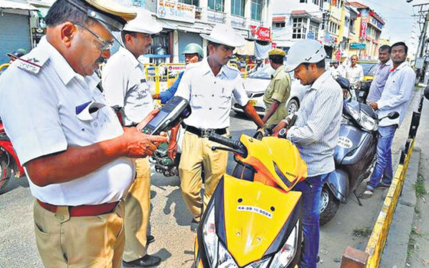 Udupi-2ಸಂಚಾರ ನಿಯಮಾವಳಿ ಉಲ್ಲಂಘನೆ ; ಹೆಚ್ಚುವರಿ ದಂಡಕ್ಕೂ ಸವಾರರು ಡೋಂಟ್‌ “ಕೇರ್‌’