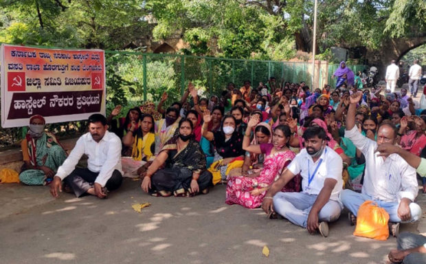 ಕಿರುಕುಳದಿಂದ ಅಡುಗೆ ಸಹಾಯಕಿ ಸಾವು : ಅಧಿಕಾರಿ ವಿರುದ್ಧ ಕ್ರಮಕ್ಕೆ ಆಗ್ರಹ