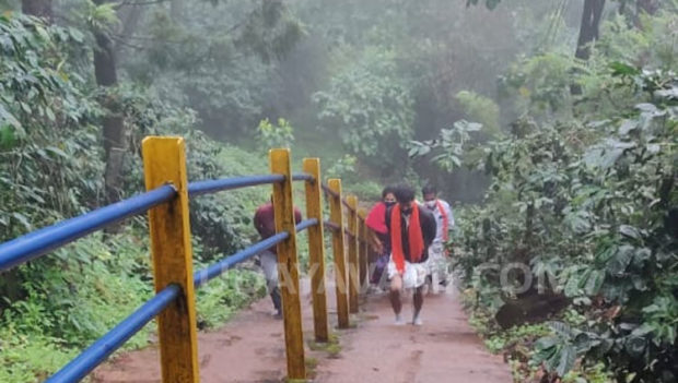 ಮಲ್ಲೇನಹಳ್ಳಿ ದಿಂಡಿಗ ಬೆಟ್ಟದಲ್ಲಿ ದೇವಿರಮ್ಮ ದರ್ಶನ