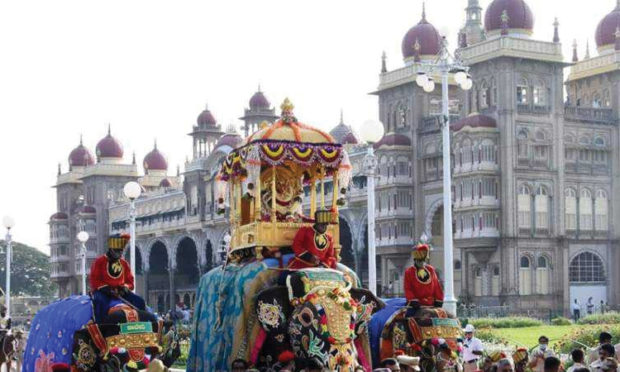 ಸರಳಾತಿ ಸರಳ ದಸರಾಗೆ ಖರ್ಚು ವೆಚ್ಚ ಅದ್ಧೂರಿ!