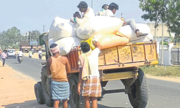 ಸಂಕಷ್ಟ ಕಾಲದಲ್ಲಿ  ರೈತರ ನೆರವಿಗೆ ಬನ್ನಿ