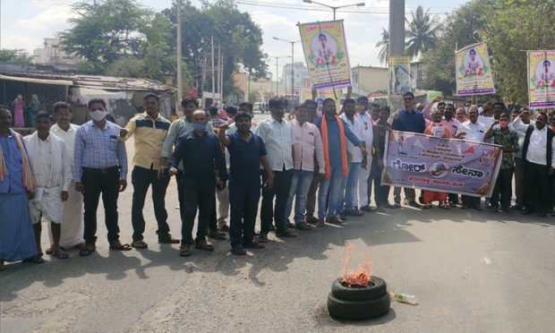 ಬಾಲಕಿ ಹತ್ಯೆ ಖಂಡಿಸಿ ಪ್ರತಿಭಟನೆ