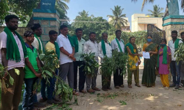 ಪ್ರತಿ ಎಕರೆಗೆ 2 ಲಕ್ಷ ಪರಿಹಾರ ನೀಡಿ