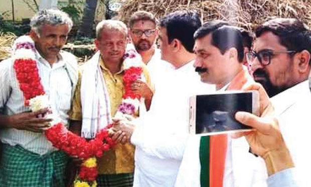 ಅನ್ನದಾತನ ಮನೆ ಬಾಗಿಲಿಗೇ ತೆರಳಿದ ಡಿಸಿಎಂ