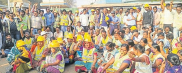 ಎಸಿಸಿ ಬಾಗಿಲು ಹಾಕಿ ಪ್ರತಿಭಟಿಸಿದ ಕಾರ್ಮಿಕರು