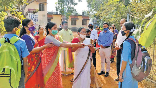 ಕರಾವಳಿಯಲ್ಲಿ ಶೈಕ್ಷಣಿಕ ಚಟುವಟಿಕೆ ಆರಂಭ