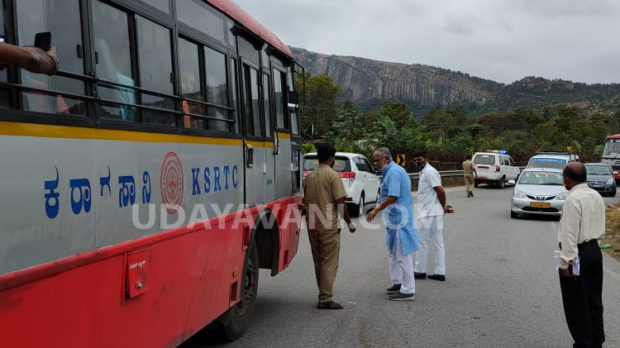 ಹೆದ್ದಾರಿಯಲ್ಲಿ ಕೆಎಸ್ಆರ್ ಟಿಸಿ ಬಸ್ ಅಡ್ಡಗಟ್ಟಿದ ಶಿಕ್ಷಣ ಸಚಿವ ಸುರೇಶ್ ಕುಮಾರ್