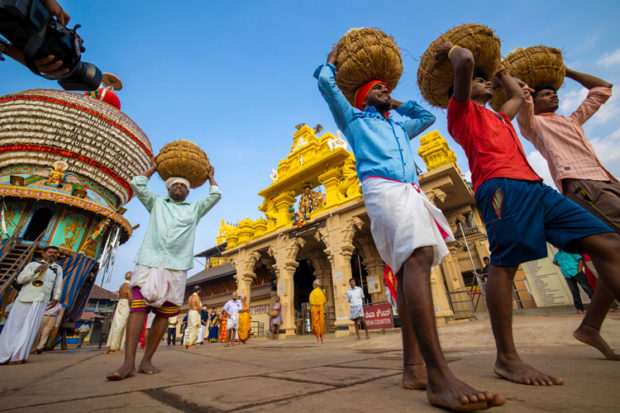 ಒಂದೆಡೆ ಅನ್ನಬ್ರಹ್ಮ , ಇನ್ನೊಂದೆಡೆ ನಾದಬ್ರಹ್ಮನ ಸಂಕೇತ…