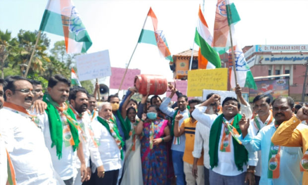 ಬೆಲೆ ಏರಿಕೆ ಖಂಡಿಸಿ ಕೈ ಪ್ರತಿಭಟನೆ