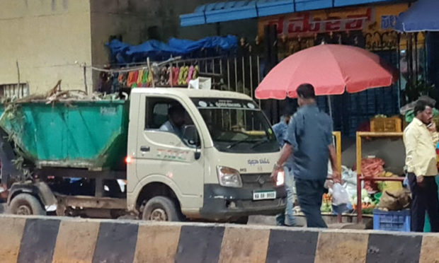 ಕಸ ಸಂಗ್ರಹಕ್ಕೆ ಬೀದಿಗಿಳಿದ ಅಧ್ಯಕ್ಷರು